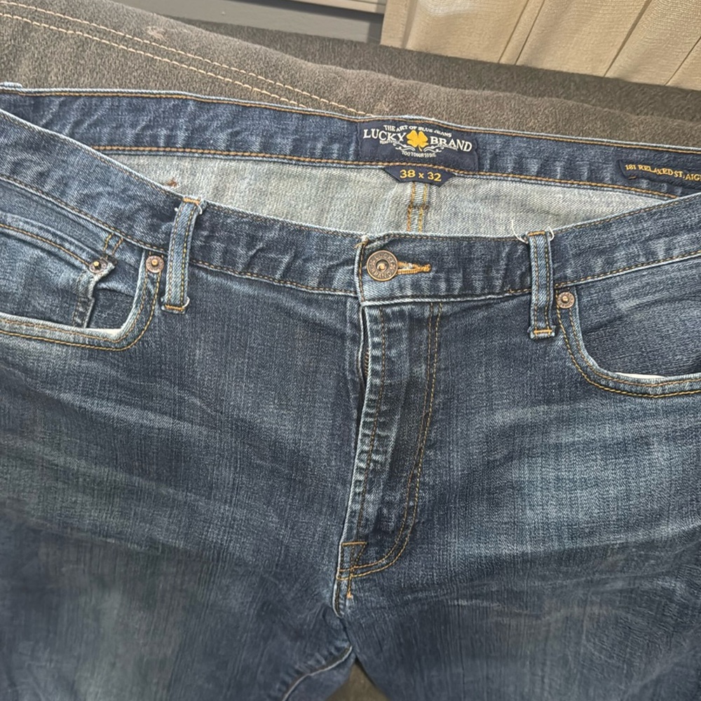 Lucky brand jeans size 38 x 32 relaxed straight